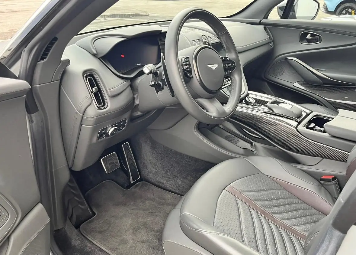 Aston Martin DBX 707 2026, Außenansicht — Super Car Rental Switzerland, Switzerland. Aston Martin DBX 707 in Switzerland Der Aston Martin DBX 707 aus dem Jahrgang 2026 steht…