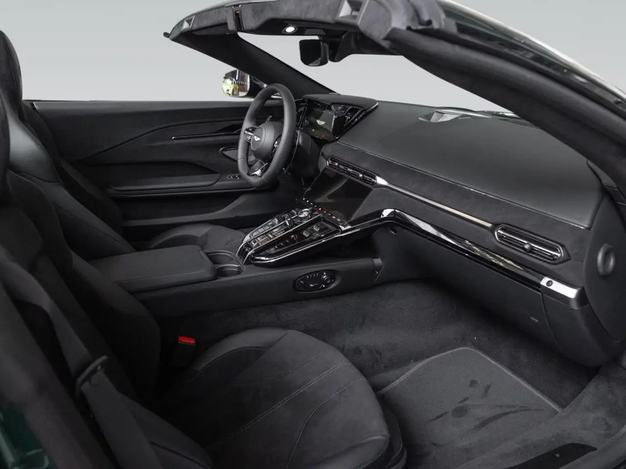 Aston Martin Vantage V8 Spider 2026, Außenansicht — Super Car Rental Switzerland, Switzerland. Aston Martin Vantage V8 Spider in Switzerland Der Aston Martin Vantage V8 Spider 2026…