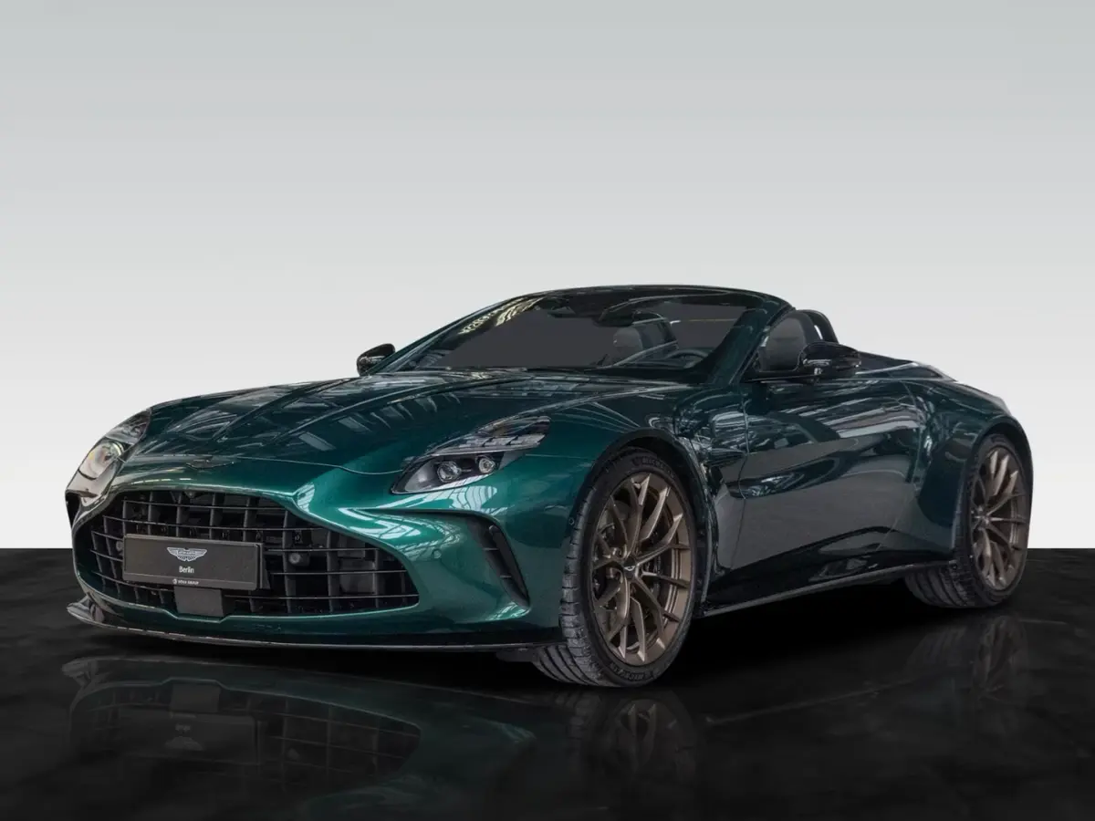 Aston Martin Vantage V8 Spider 2026, Innenraum — Super Car Rental Switzerland, Switzerland. Aston Martin Vantage V8 Spider in Switzerland Der Aston Martin Vantage V8 Spider 2026…