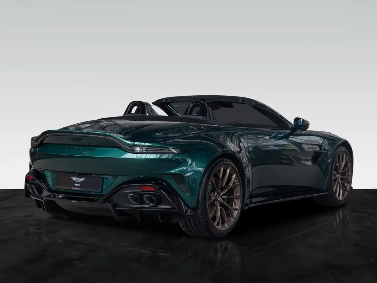 Aston Martin Vantage V8 Spider 2026, Armaturenbrett — Super Car Rental Switzerland, Switzerland. Aston Martin Vantage V8 Spider in Switzerland Der Aston Martin Vantage V8 Spider 2026…