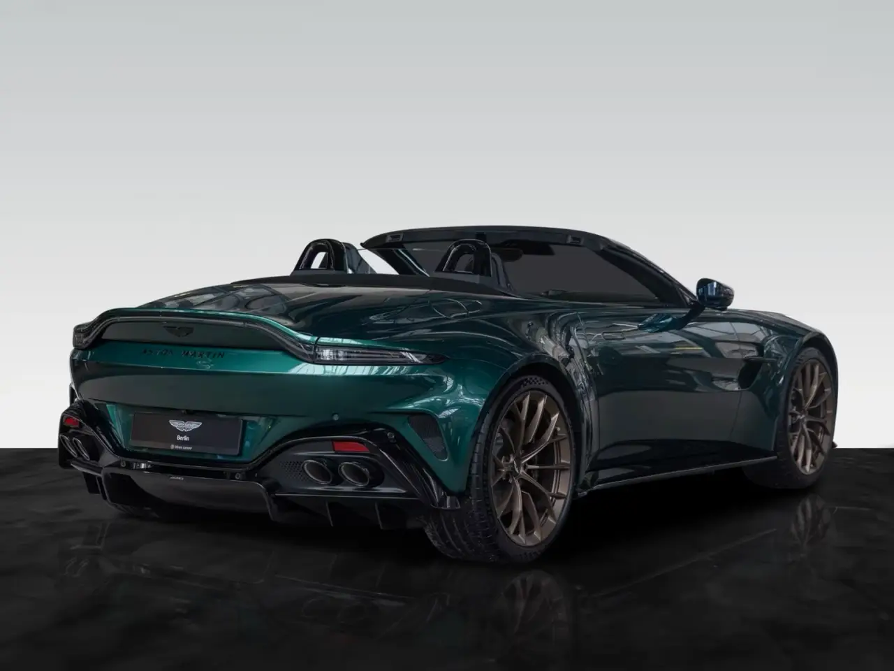 Aston Martin Vantage V8 Spider 2026, Armaturenbrett — Super Car Rental Switzerland, Switzerland. Aston Martin Vantage V8 Spider in Switzerland Der Aston Martin Vantage V8 Spider 2026…