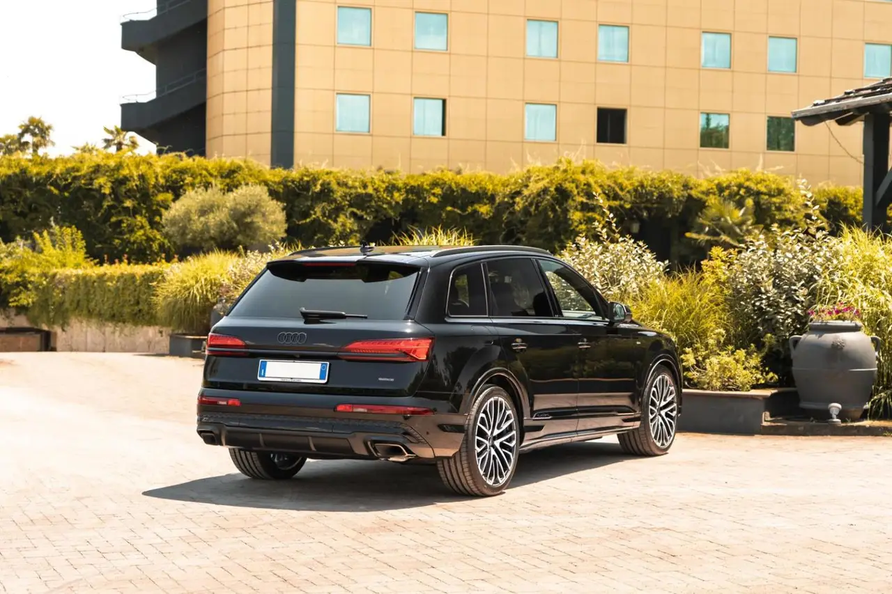 Audi Q7 50 TDI S-Line Edition 2025, tableau de bord — Super Car Rental Switzerland, Switzerland. Audi Q7 50 TDI S-Line Edition in Switzerland La Audi Q7 50 TDI S-Line Edition 2025 est…