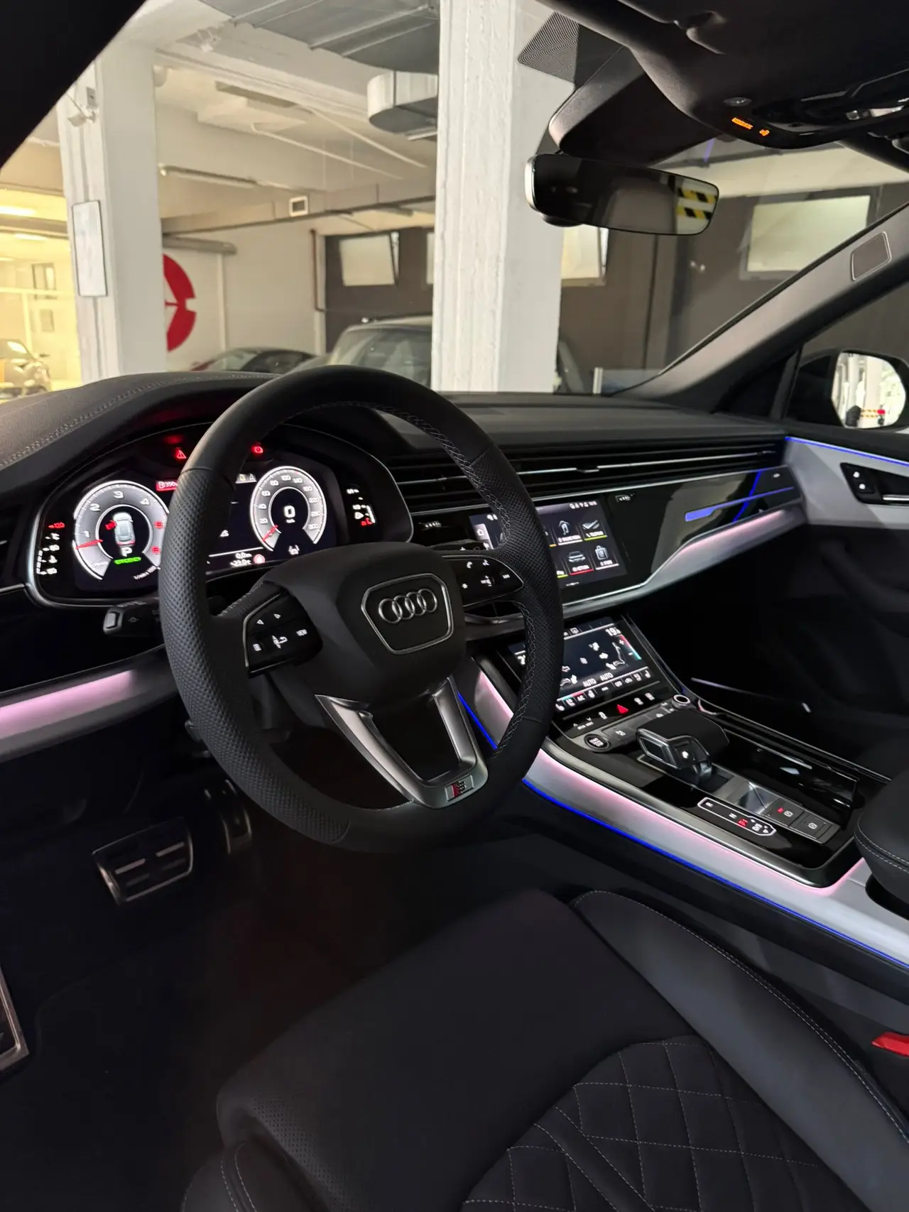 Audi Q8 2025, Außenansicht — Super Car Rental Switzerland, Switzerland. Audi Q8 in Switzerland Der Audi Q8 2025 steht in der Schweiz als SUV zur Mietoption für…
