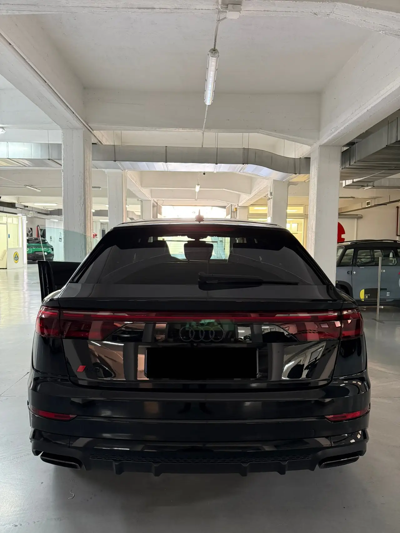 Audi Q8 2025, Innenraum — Super Car Rental Switzerland, Switzerland. Audi Q8 in Switzerland Der Audi Q8 2025 steht in der Schweiz als SUV zur Mietoption für…