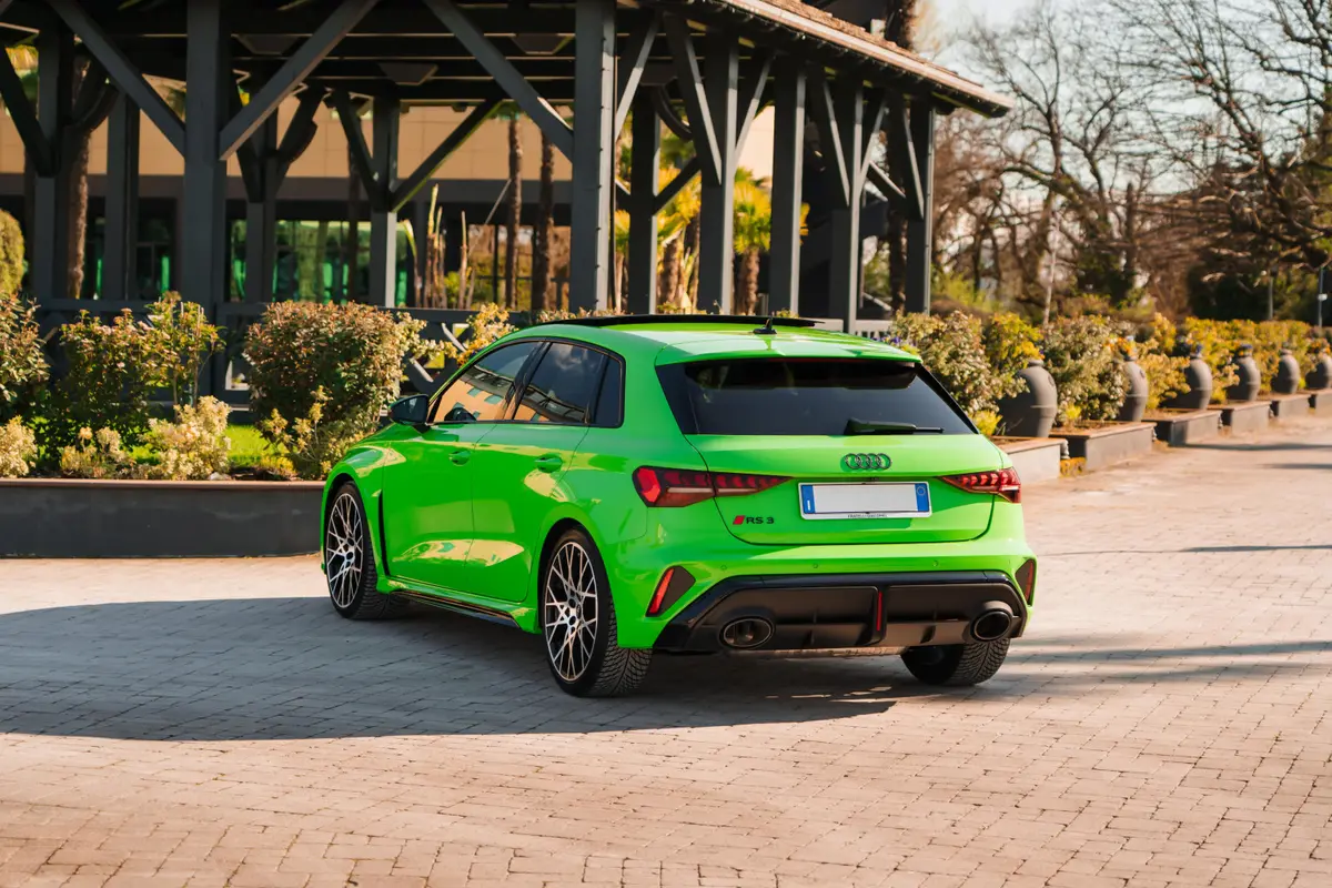 Audi RS3 Restyling 2025, Außenansicht — Super Car Rental Switzerland, Switzerland. Audi RS3 Restyling in Switzerland Der Audi RS3 Restyling 2025 steht in der Schweiz zur…
