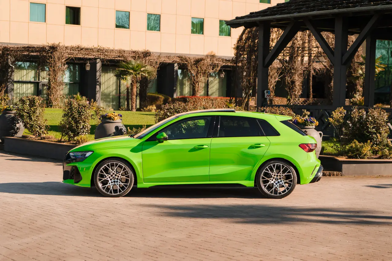 Audi RS3 Restyling 2025, Frontansicht — Super Car Rental Switzerland, Switzerland. Audi RS3 Restyling in Switzerland Der Audi RS3 Restyling 2025 steht in der Schweiz zur…