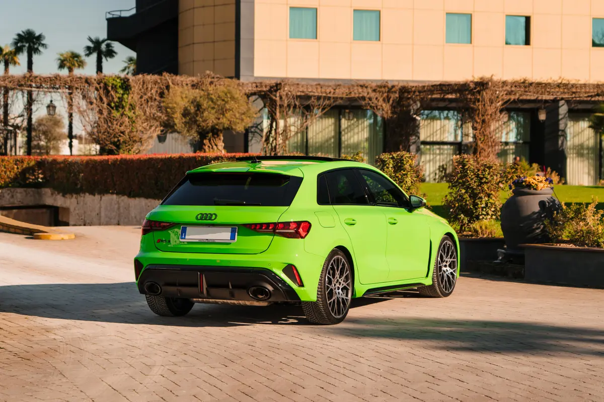 Audi RS3 Restyling 2025, Heckansicht — Super Car Rental Switzerland, Switzerland. Audi RS3 Restyling in Switzerland Der Audi RS3 Restyling 2025 steht in der Schweiz zur…