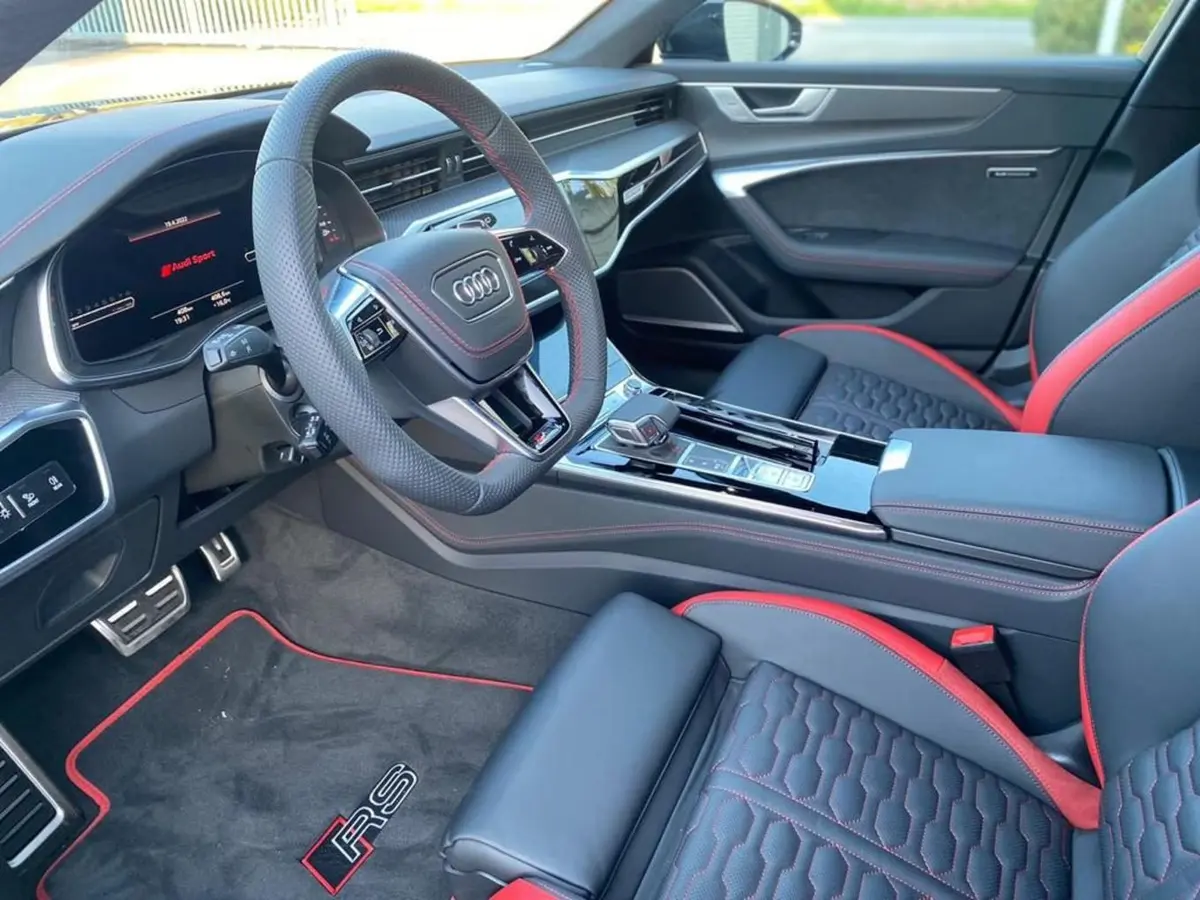 Audi RS6 2022, vista frontale — Super Car Rental Switzerland, Switzerland. Audi RS6 in Switzerland L'Audi RS6 2022 è disponibile per il noleggio in Switzerland come…