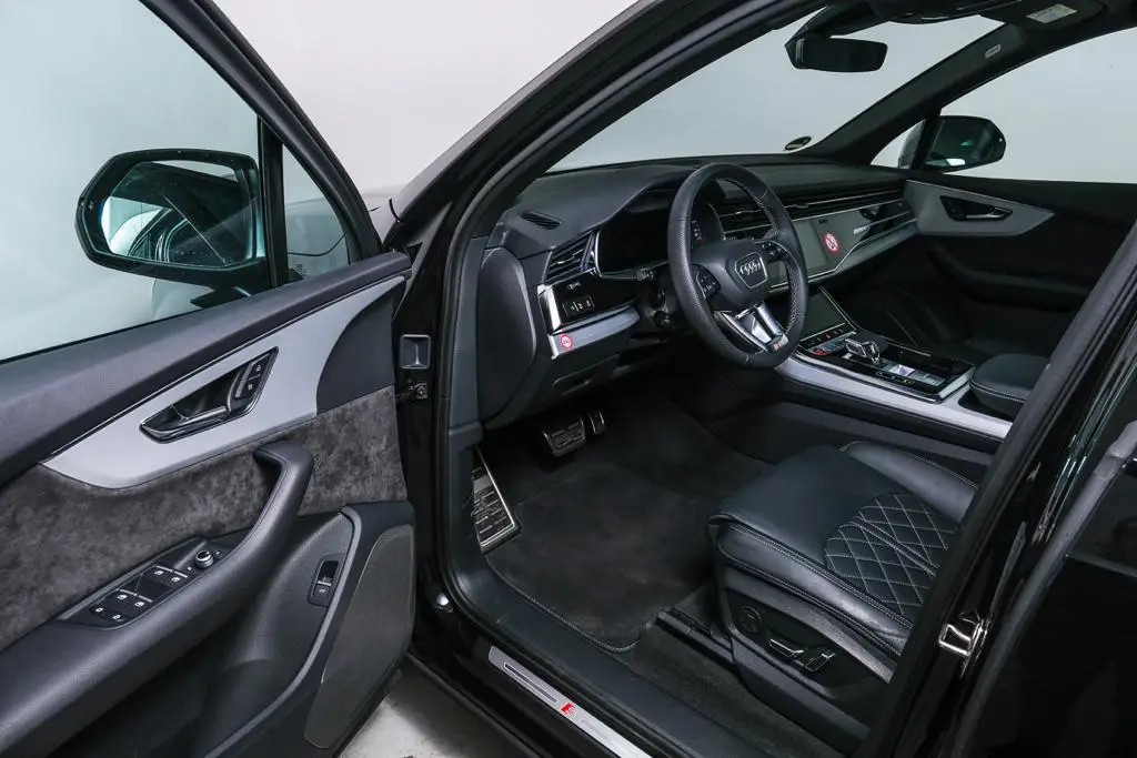 Audi SQ7 2025, front view — Super Car Rental Switzerland, Switzerland. Audi SQ7 in Switzerland The Audi SQ7 2025 is available for rental in Switzerland as a…