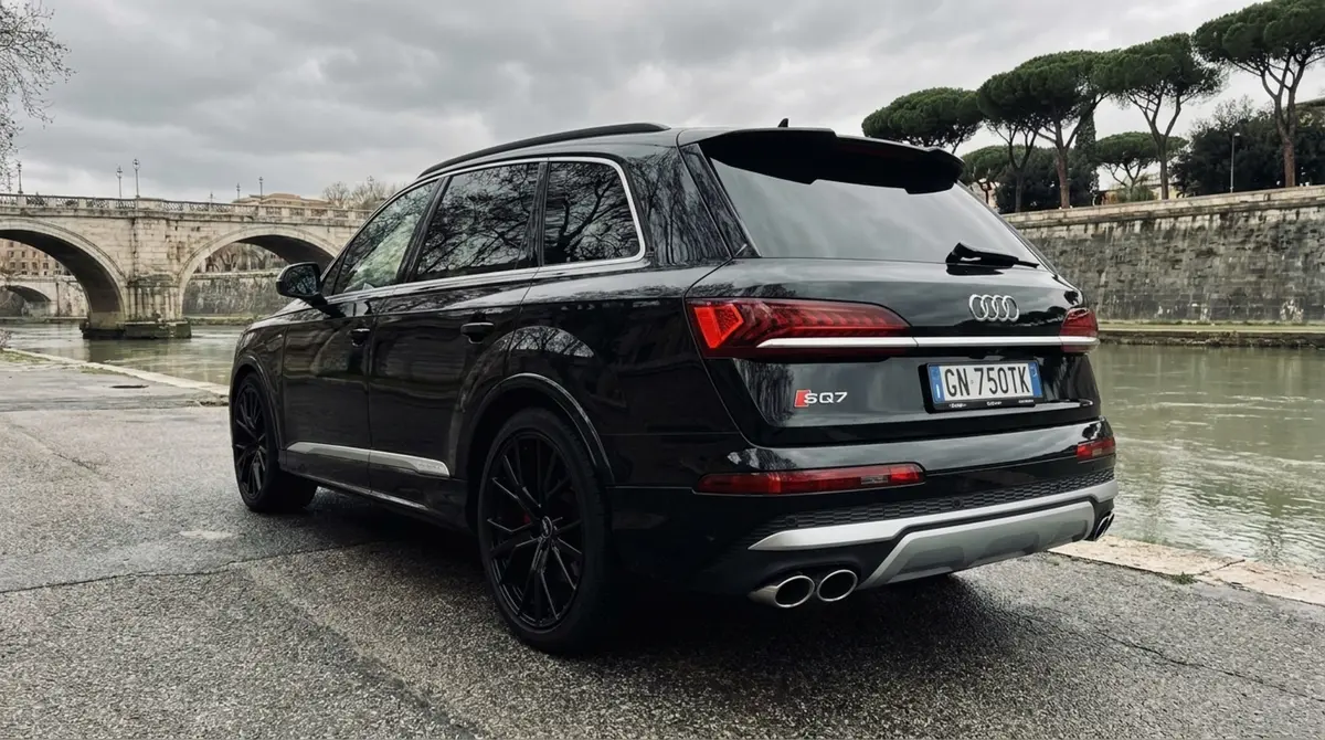 Audi SQ7 7seater 2023, Außenansicht — Super Car Rental Switzerland, Switzerland. Audi SQ7 7seater in Switzerland Der Audi SQ7 7seater, Baujahr 2023, steht in Switzerland…