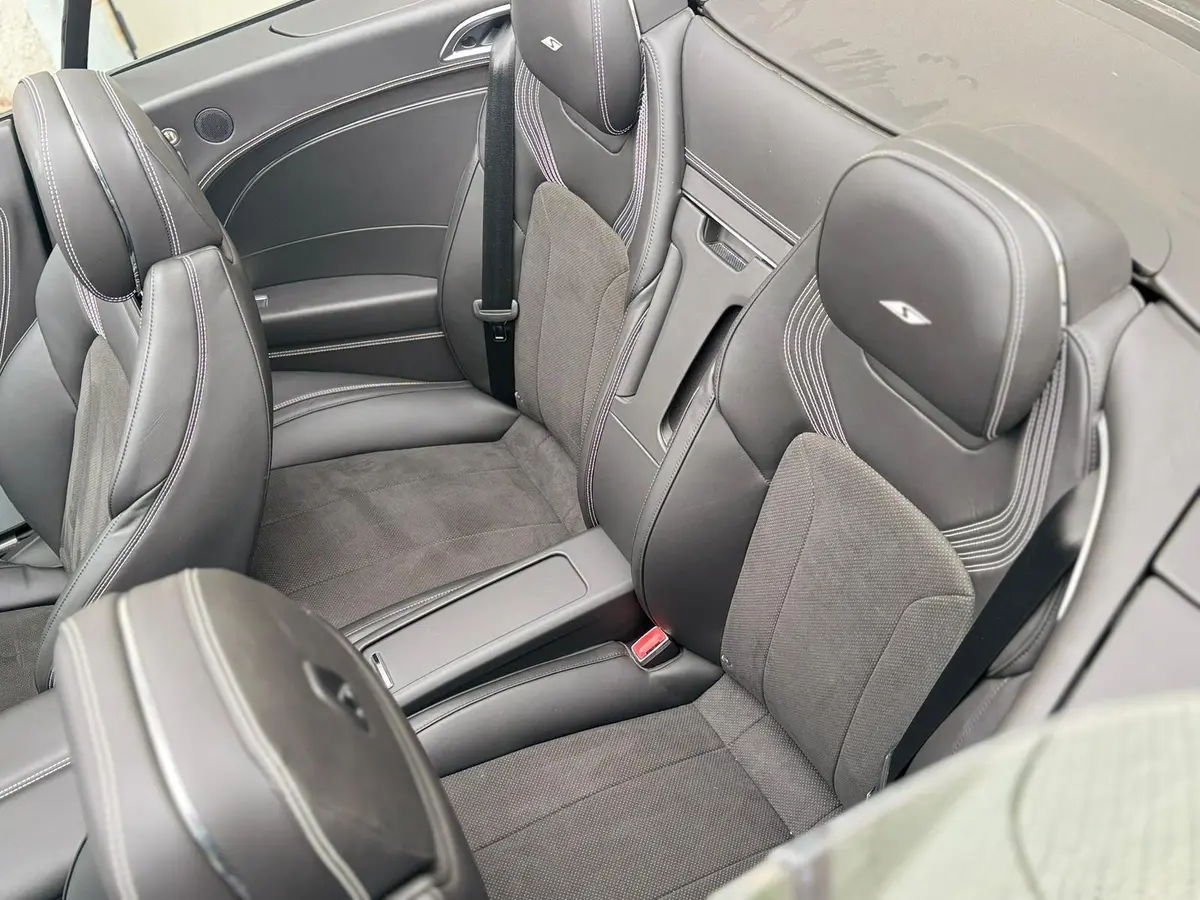 Bentley Continental GTC S V8 2025, vue avant — Super Car Rental Switzerland, Switzerland. Bentley Continental GTC S V8 in Switzerland La Bentley Continental GTC S V8 2025 est…