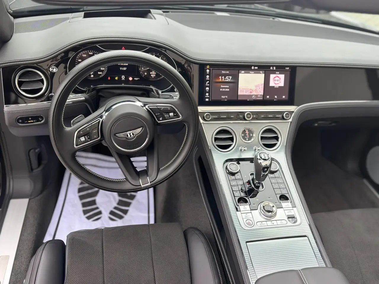Bentley Continental GTC S V8 2025, extérieur — Super Car Rental Switzerland, Switzerland. Bentley Continental GTC S V8 in Switzerland La Bentley Continental GTC S V8 2025 est…