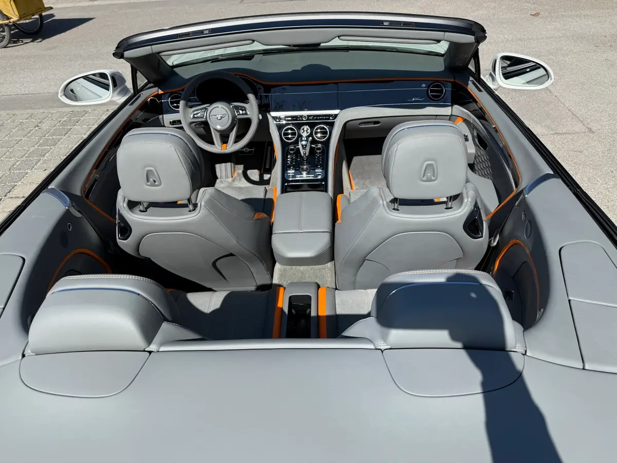 Bentley Continental GTC Speed 2025, Innenraum — Super Car Rental Switzerland, Switzerland. Bentley Continental GTC Speed in Switzerland Der Bentley Continental GTC Speed 2025 steht…