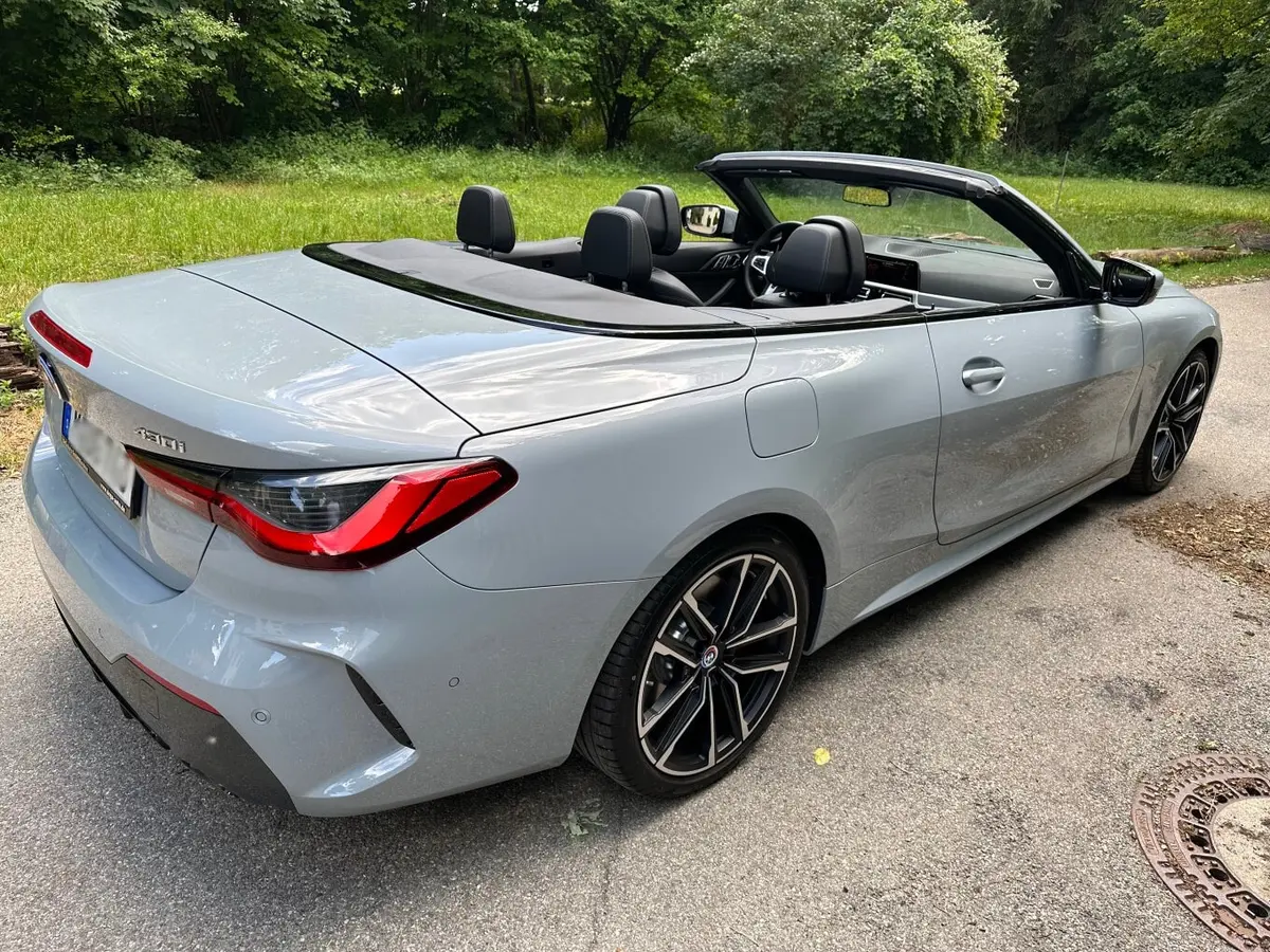 BMW 430i Cabrio 2023, Außenansicht — Super Car Rental Switzerland, Switzerland. BMW 430i Cabrio in Switzerland Das BMW 430i Cabrio aus dem Jahr 2023 steht in Switzerland…