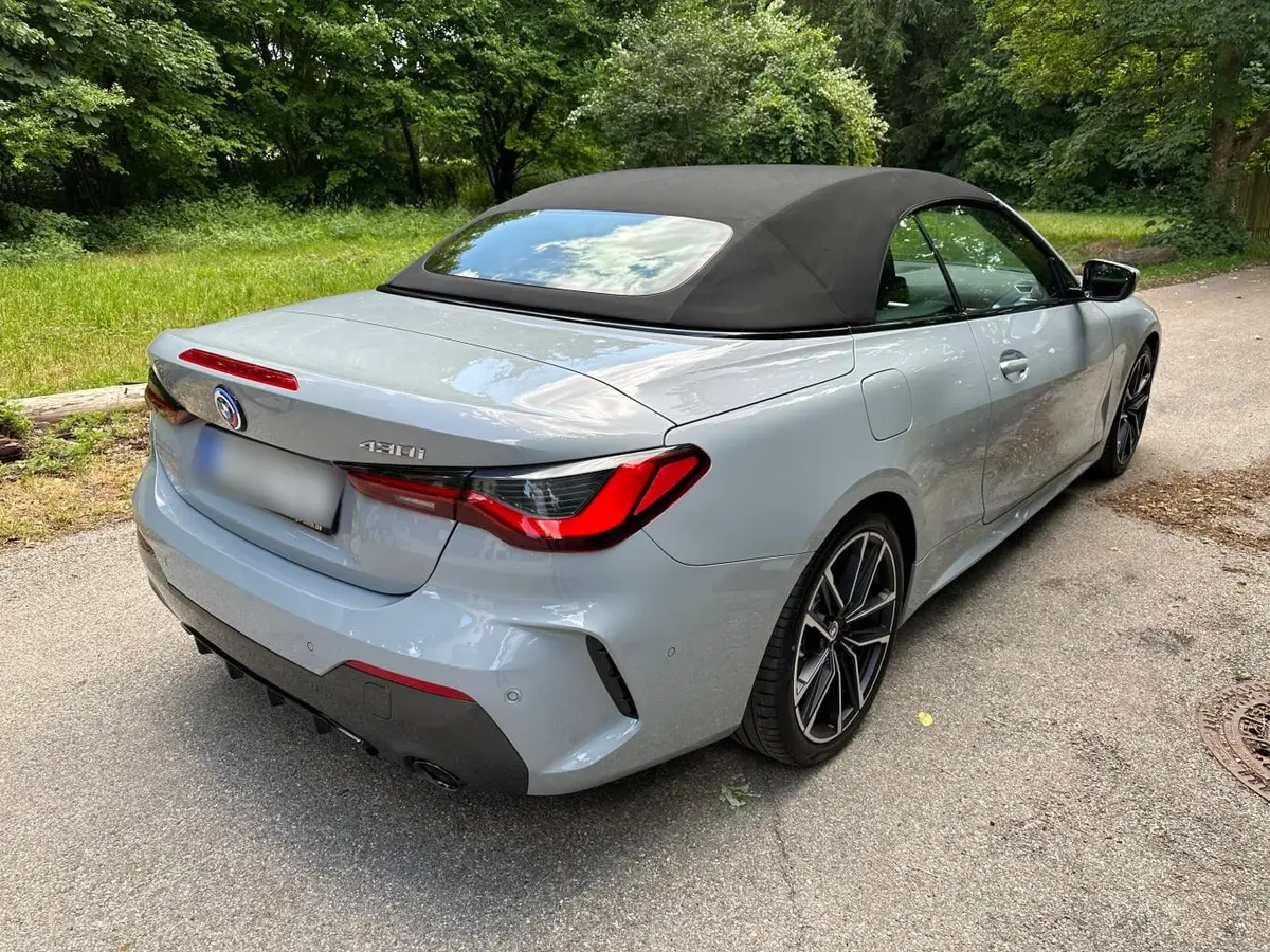 BMW 430i Cabrio 2023, Frontansicht — Super Car Rental Switzerland, Switzerland. BMW 430i Cabrio in Switzerland Das BMW 430i Cabrio aus dem Jahr 2023 steht in Switzerland…