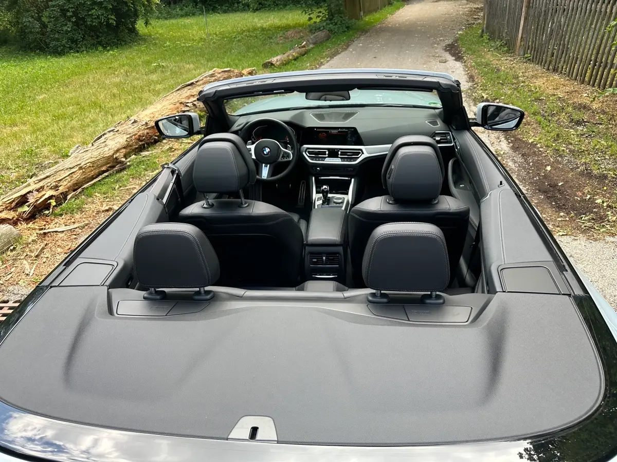 BMW 430i Cabrio 2023, Heckansicht — Super Car Rental Switzerland, Switzerland. BMW 430i Cabrio in Switzerland Das BMW 430i Cabrio aus dem Jahr 2023 steht in Switzerland…
