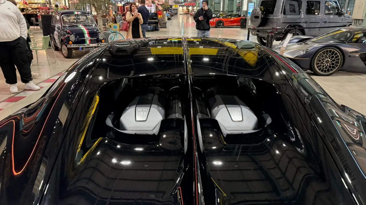 Bugatti Chiron 110 Ani 2019, vue avant — Super Car Rental Switzerland, Switzerland. Bugatti Chiron 110 Ani in Switzerland La Bugatti Chiron 110 Ani 2019 fait partie des…