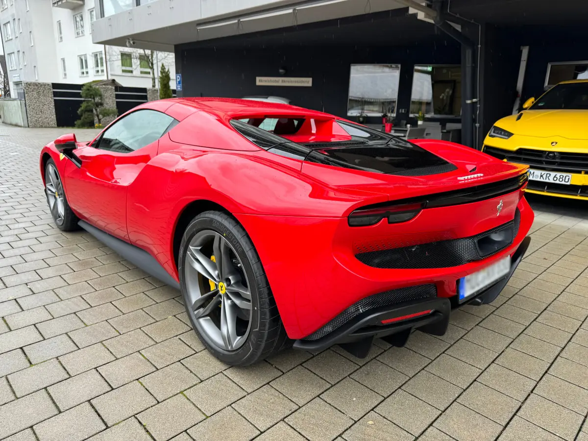 Ferrari 296 GTS Spider 2024, esterno — Super Car Rental Switzerland, Switzerland. Ferrari 296 GTS Spider in Switzerland Il noleggio della Ferrari 296 GTS Spider 2024 in…