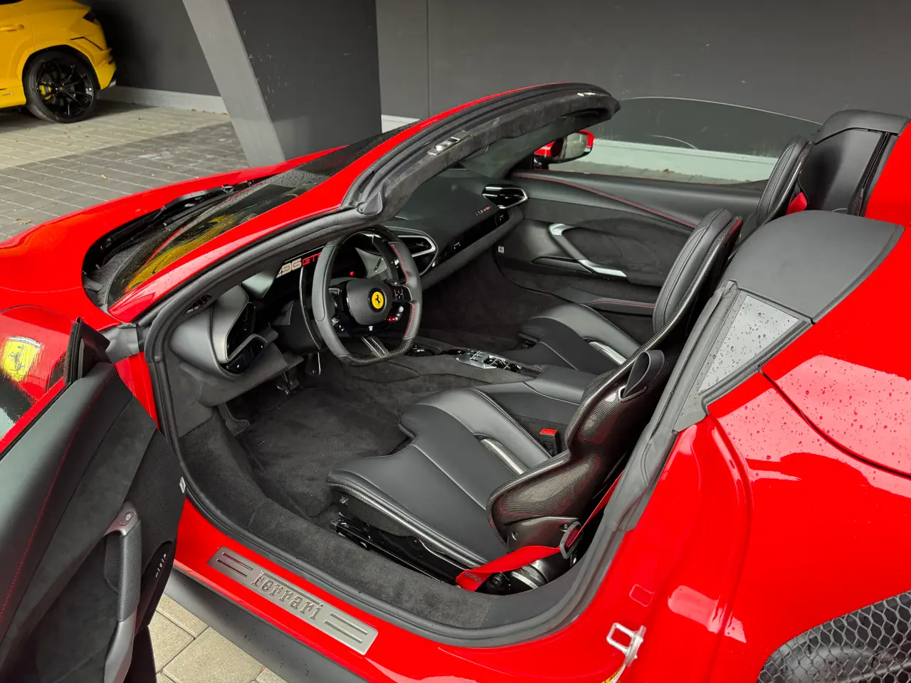 Ferrari 296 GTS Spider 2024, cruscotto — Super Car Rental Switzerland, Switzerland. Ferrari 296 GTS Spider in Switzerland Il noleggio della Ferrari 296 GTS Spider 2024 in…