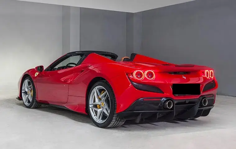 Ferrari F8 Tributo Spider Red 2023, Innenraum — Super Car Rental Switzerland, Switzerland. Ferrari F8 Tributo Spider Red in Switzerland Der Ferrari F8 Tributo Spider Red aus dem…
