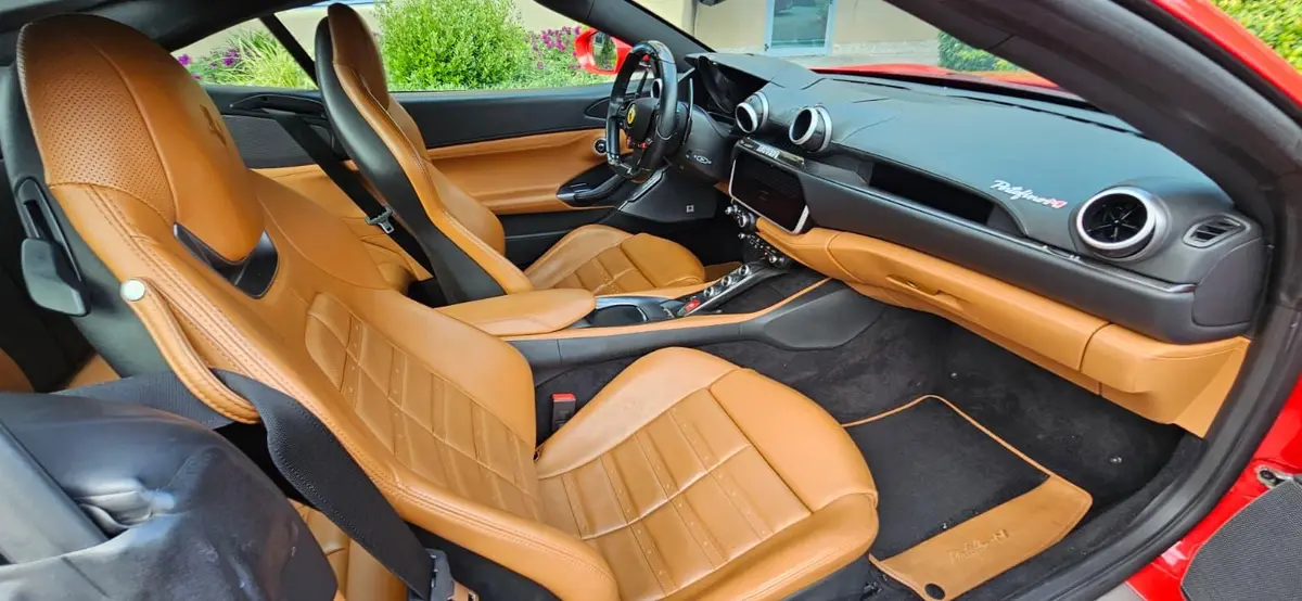 Ferrari Portofino M 2023, extérieur — Super Car Rental Switzerland, Switzerland. Ferrari Portofino M in Switzerland La Ferrari Portofino M 2023 est proposée à la location…
