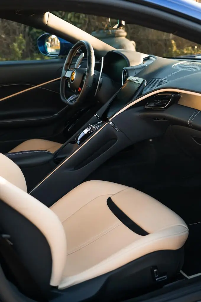 Ferrari Roma 2025, Außenansicht — Super Car Rental Switzerland, Switzerland. Ferrari Roma in Switzerland Der Ferrari Roma 2025 steht in der Schweiz zur Miete bereit…