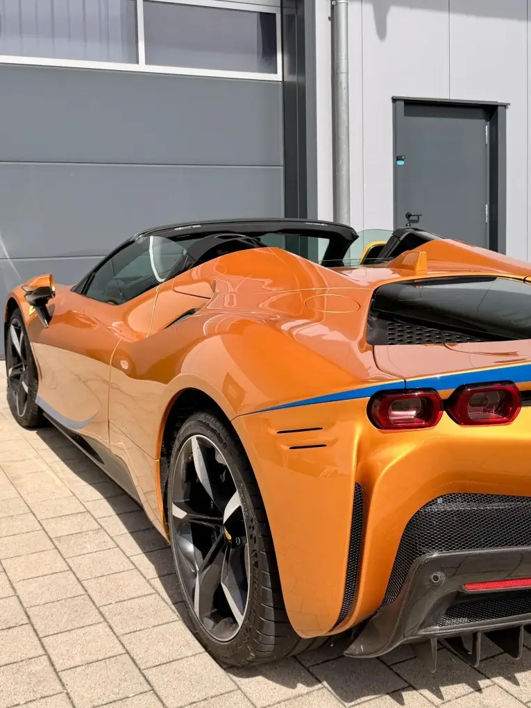 Ferrari SF90 Spider Tailor Made 2025, Außenansicht — Super Car Rental Switzerland, Switzerland. Ferrari SF90 Spider Tailor Made in Switzerland Der Ferrari SF90 Spider Tailor Made 2025…