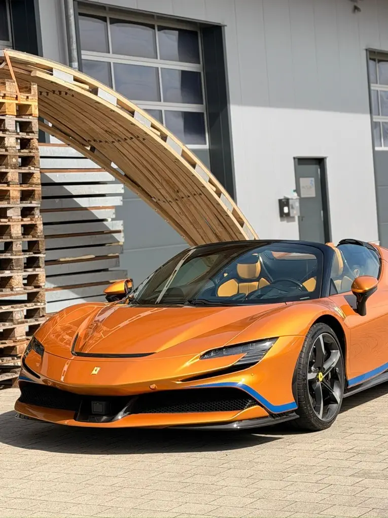 Ferrari SF90 Spider Tailor Made 2025, Heckansicht — Super Car Rental Switzerland, Switzerland. Ferrari SF90 Spider Tailor Made in Switzerland Der Ferrari SF90 Spider Tailor Made 2025…