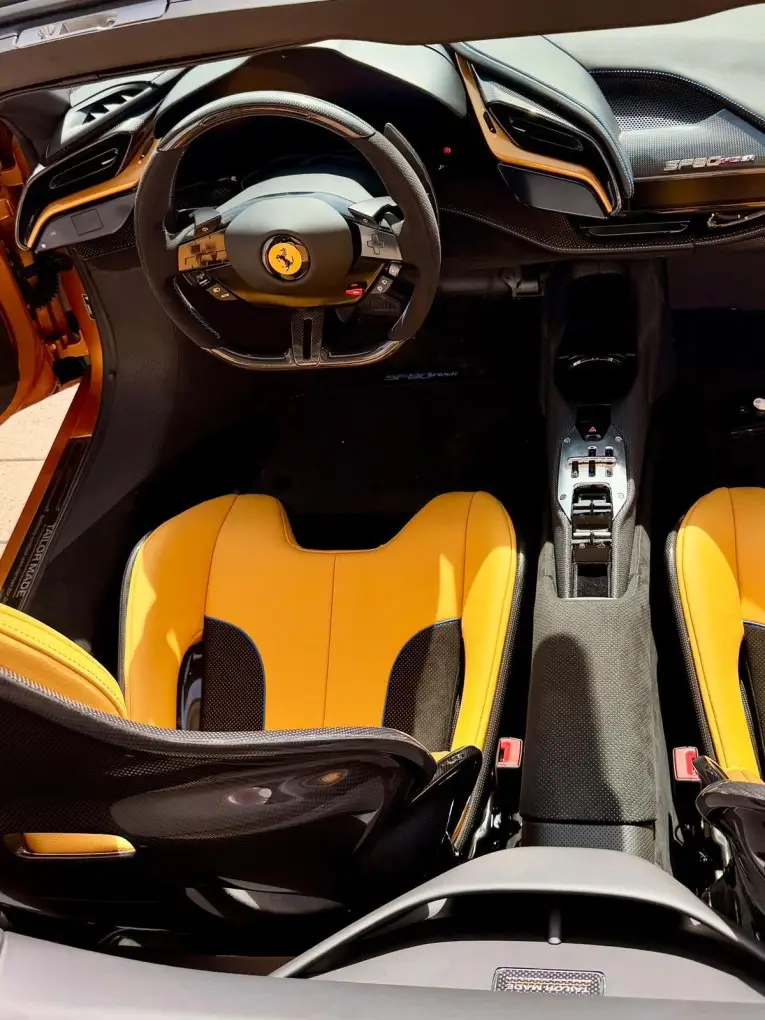 Ferrari SF90 Spider Tailor Made 2025, Armaturenbrett — Super Car Rental Switzerland, Switzerland. Ferrari SF90 Spider Tailor Made in Switzerland Der Ferrari SF90 Spider Tailor Made 2025…