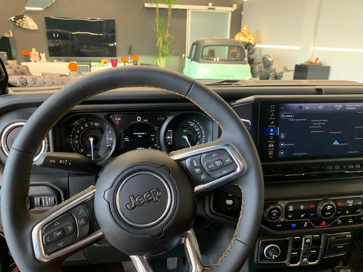 Jeep Wrangler 2025, Frontansicht — Super Car Rental Switzerland, Switzerland. Jeep Wrangler in Switzerland Der Jeep Wrangler 2025 steht in der Schweiz zur Miete bereit…