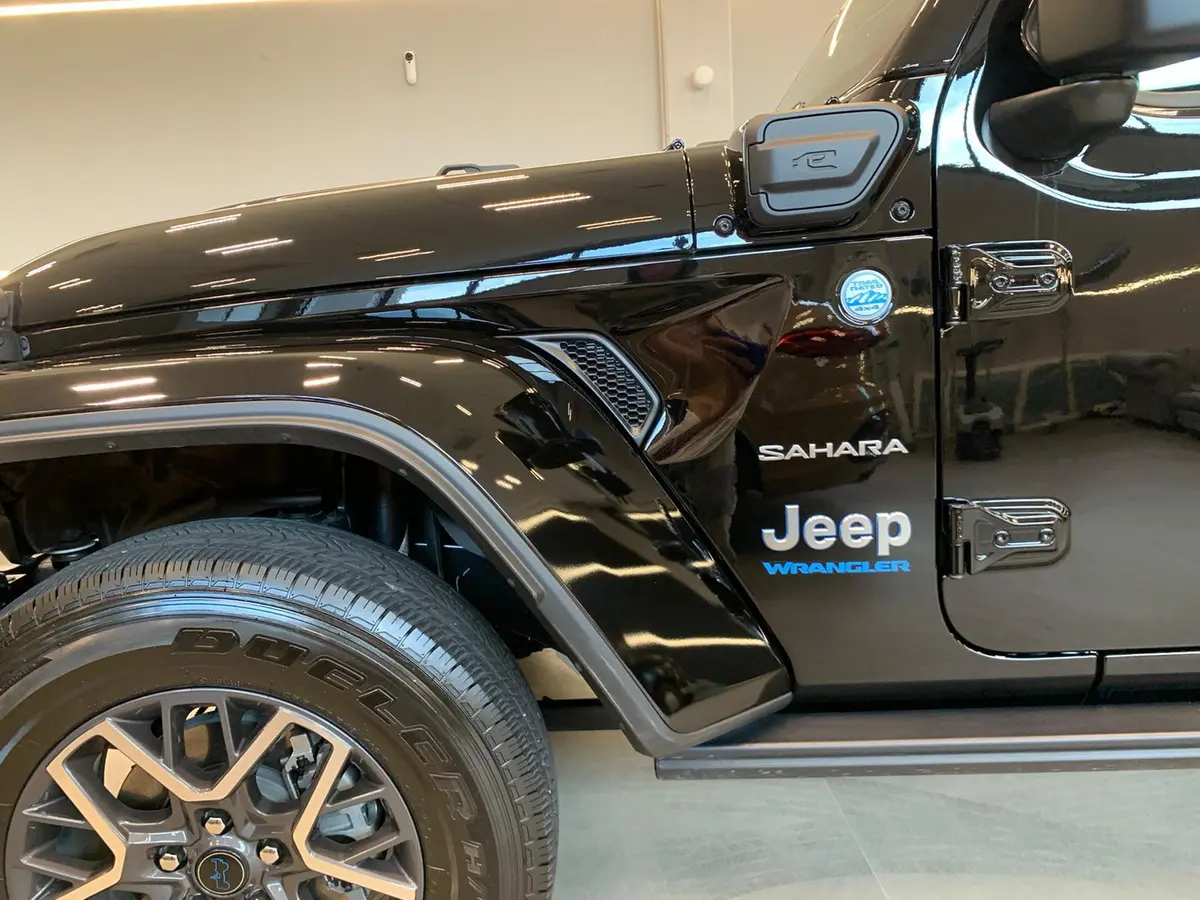 Jeep Wrangler 2025, Heckansicht — Super Car Rental Switzerland, Switzerland. Jeep Wrangler in Switzerland Der Jeep Wrangler 2025 steht in der Schweiz zur Miete bereit…