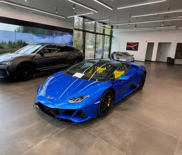 Lamborghini Huracan Evo Spyder 2022 — Super Car Rental Switzerland, Switzerland