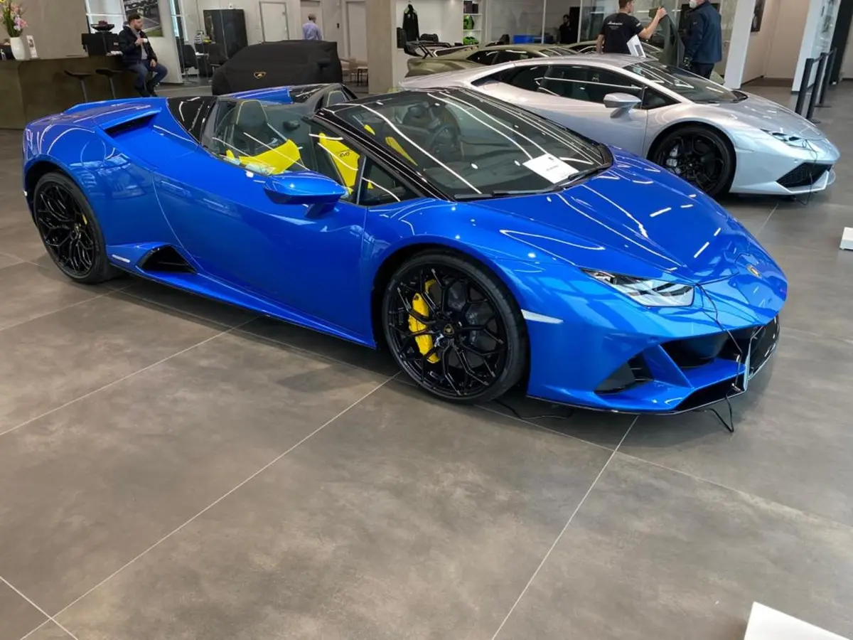 Lamborghini Huracan Evo Spyder 2022, front view — Super Car Rental Switzerland, Switzerland. Lamborghini Huracan Evo Spyder in Switzerland The Lamborghini Huracan Evo Spyder is…