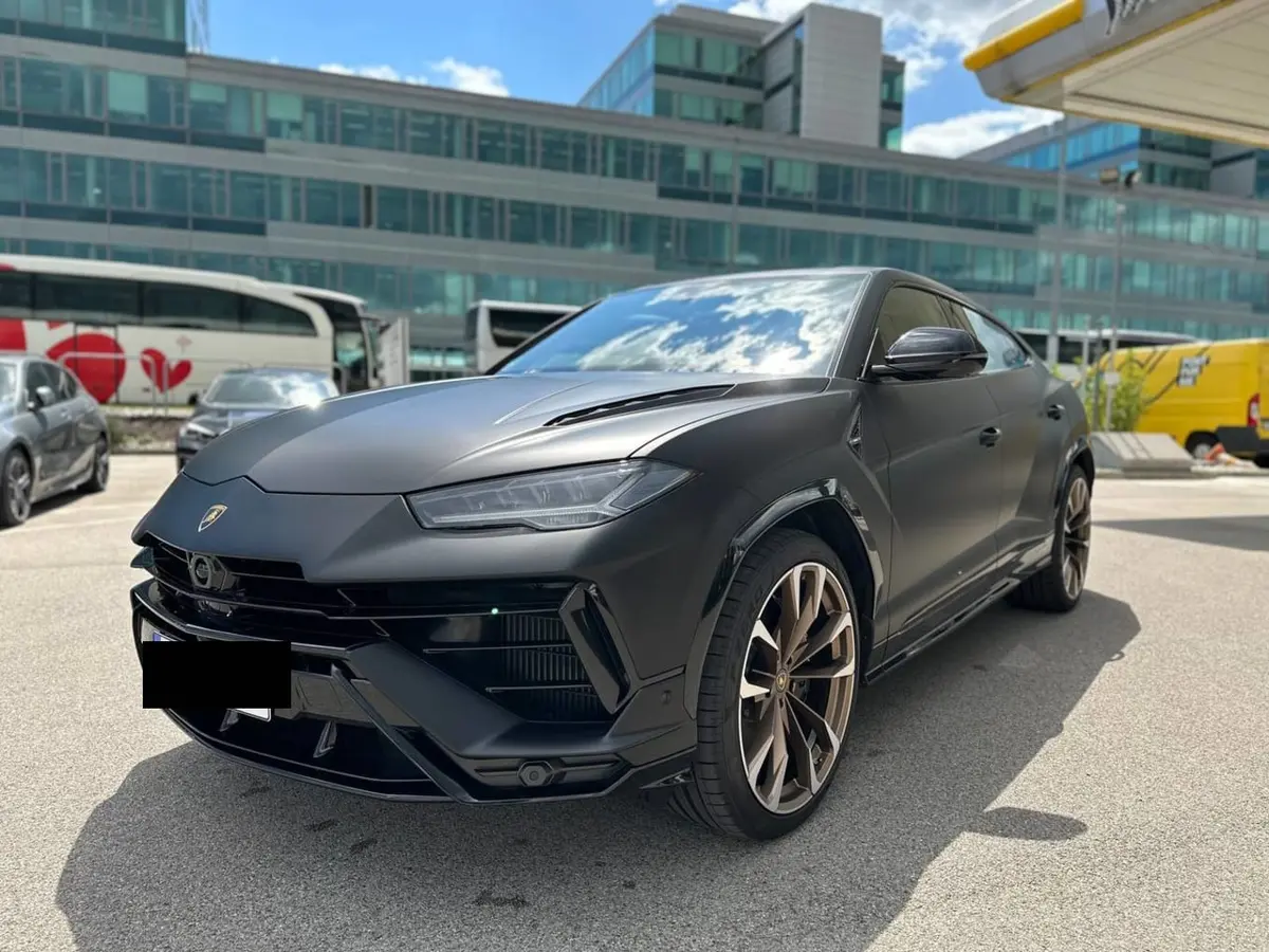 Lamborghini Urus S 2023 — Super Car Rental Switzerland, Switzerland. Lamborghini Urus S in Switzerland Il Lamborghini Urus S 2023 è disponibile a noleggio in…