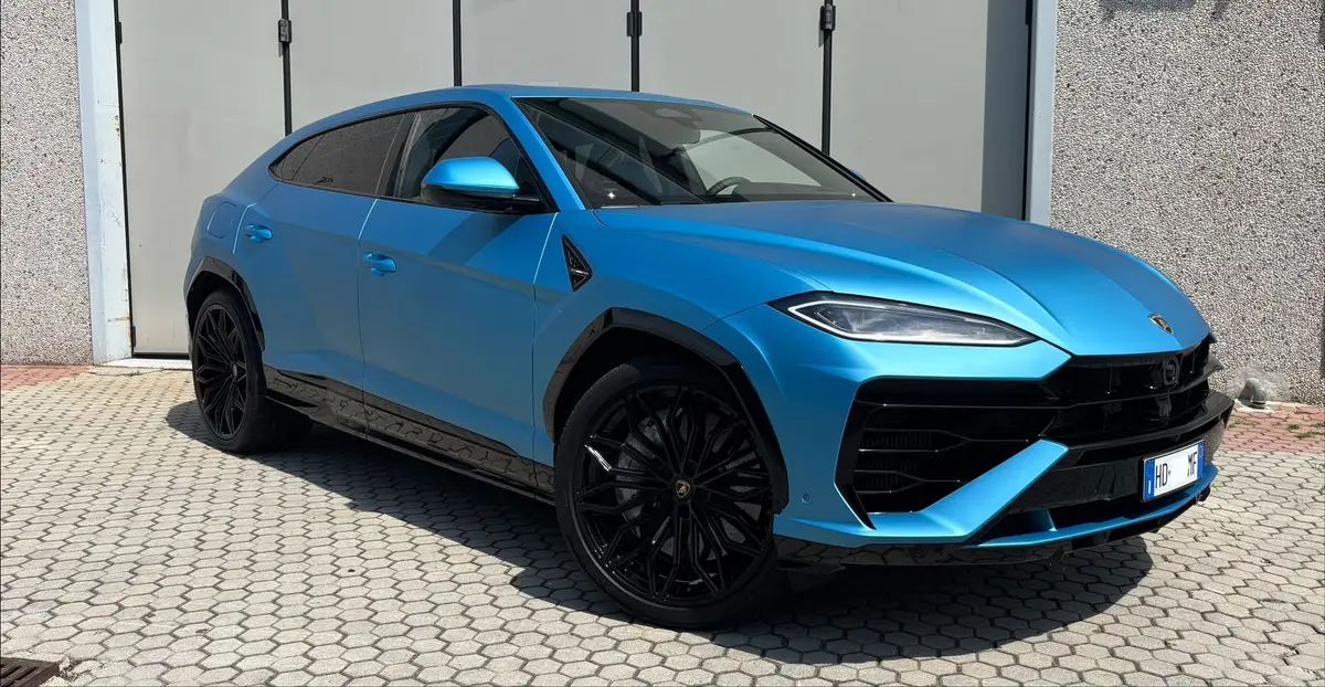 Lamborghini Urus SE 2025 — Super Car Rental Switzerland, Switzerland. Lamborghini Urus SE in Switzerland Der Lamborghini Urus SE, Baujahr 2025, ist als SUV mit…