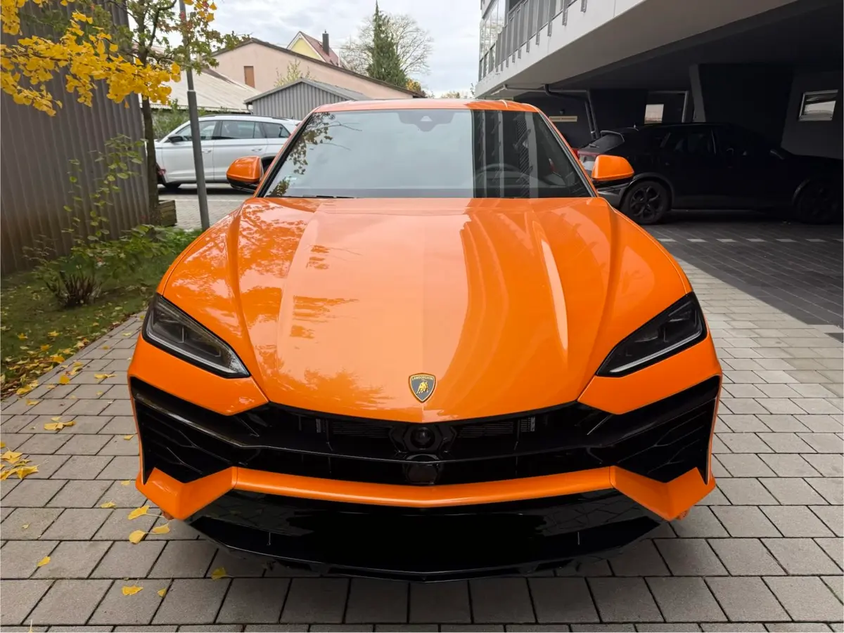 Lamborghini URUS SE 2025 — Super Car Rental Switzerland, Switzerland. Lamborghini URUS SE in Switzerland Der Lamborghini URUS SE aus dem Modelljahr 2025 steht…