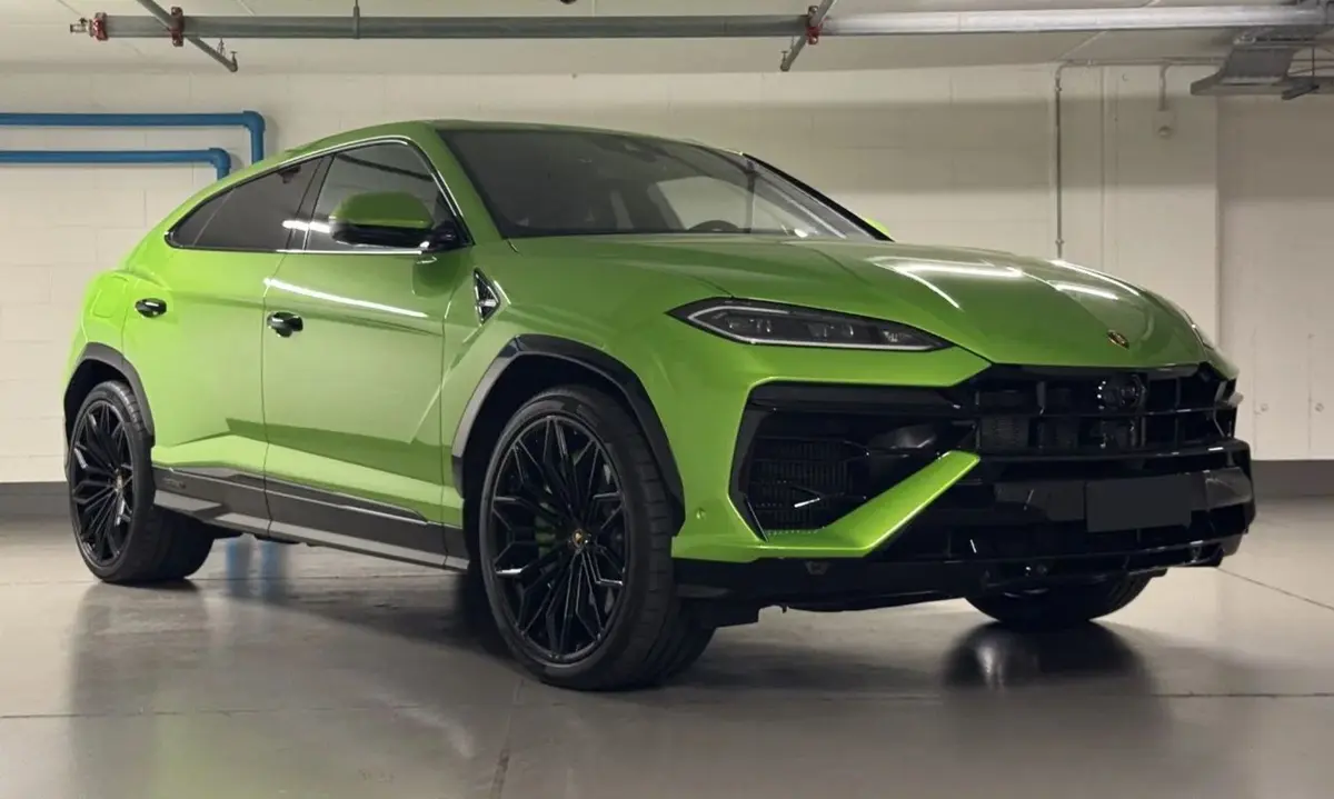 Lamborghini Urus SE 2026 — Super Car Rental Switzerland, Switzerland. Lamborghini Urus SE in Switzerland Der Lamborghini Urus SE, Baujahr 2026, steht in der…