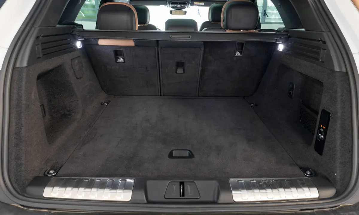 Land Rover Range Rover Sport 2025, intérieur — Super Car Rental Switzerland, Switzerland. Land Rover Range Rover Sport in Switzerland Louer un Land Rover Range Rover Sport 2025 en…