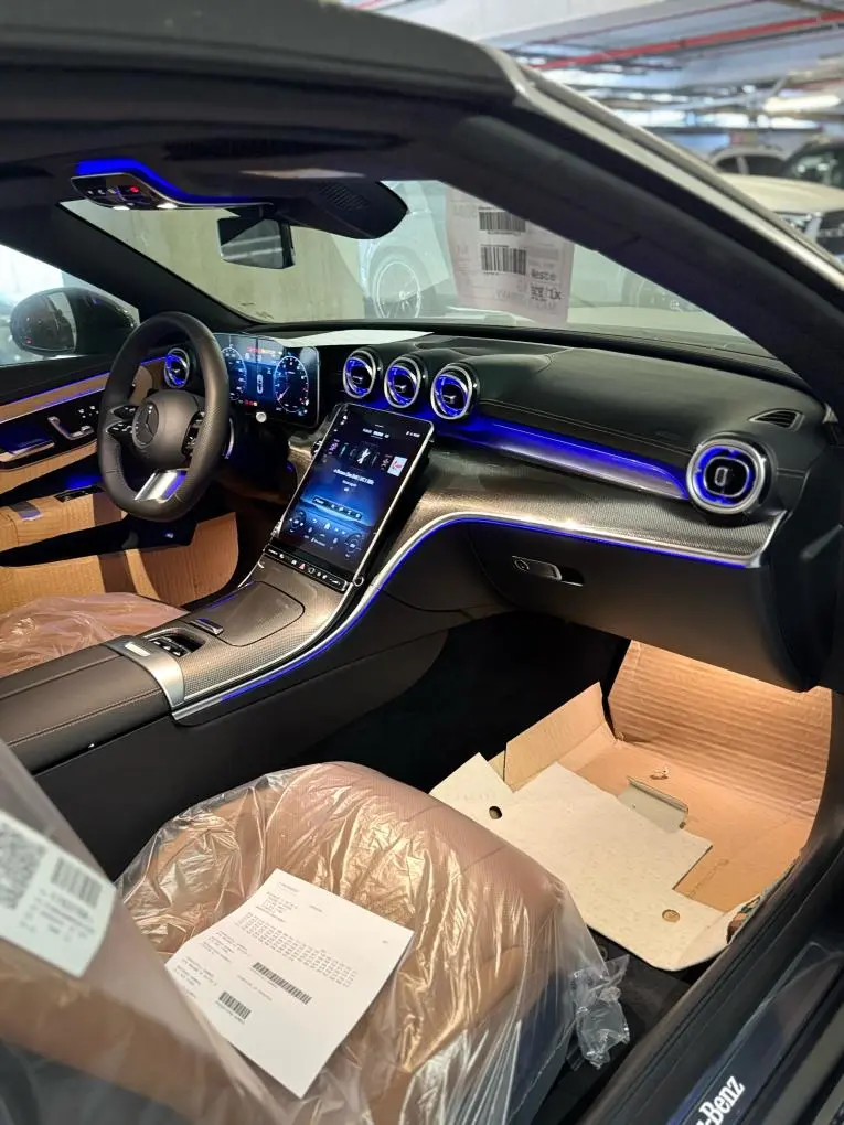 Mercedes Benz CLE 300 Cabriolet AMG Premium 2025, extérieur — Super Car Rental Switzerland, Switzerland. Mercedes Benz CLE 300 Cabriolet AMG Premium in Switzerland La Mercedes Benz CLE 300…