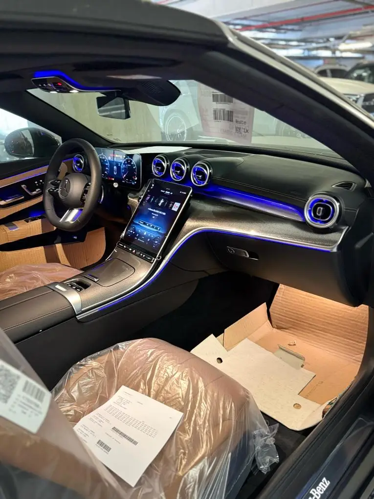 Mercedes Benz CLE 300 Cabriolet AMG Premium 2025, extérieur — Super Car Rental Switzerland, Switzerland. Mercedes Benz CLE 300 Cabriolet AMG Premium in Switzerland La Mercedes Benz CLE 300…
