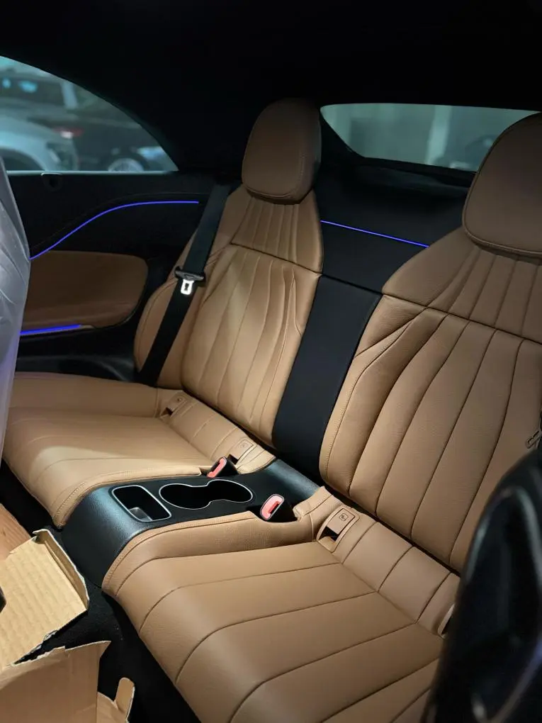 Mercedes Benz CLE 300 Cabriolet AMG Premium 2025, vue arrière — Super Car Rental Switzerland, Switzerland. Mercedes Benz CLE 300 Cabriolet AMG Premium in Switzerland La Mercedes Benz CLE 300…