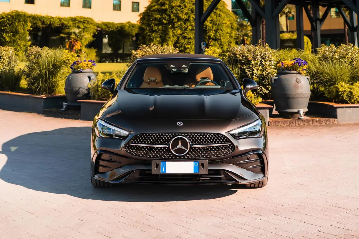 Mercedes Benz CLE 300 Cabriolet AMG Premium 2025, intérieur — Super Car Rental Switzerland, Switzerland. Mercedes Benz CLE 300 Cabriolet AMG Premium in Switzerland La Mercedes Benz CLE 300…