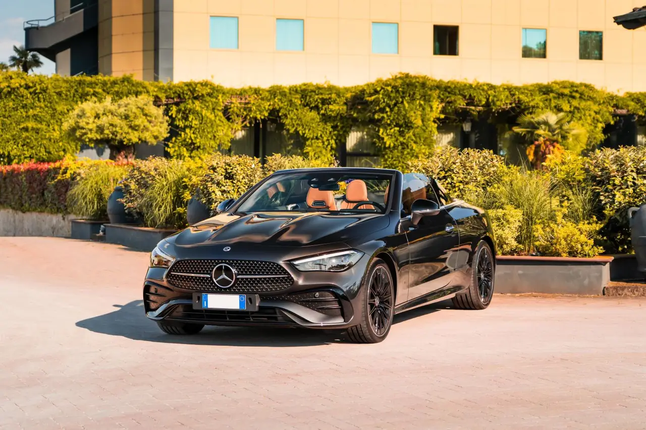 Mercedes Benz CLE 300 Cabriolet AMG Premium 2025, tableau de bord — Super Car Rental Switzerland, Switzerland. Mercedes Benz CLE 300 Cabriolet AMG Premium in Switzerland La Mercedes Benz CLE 300…