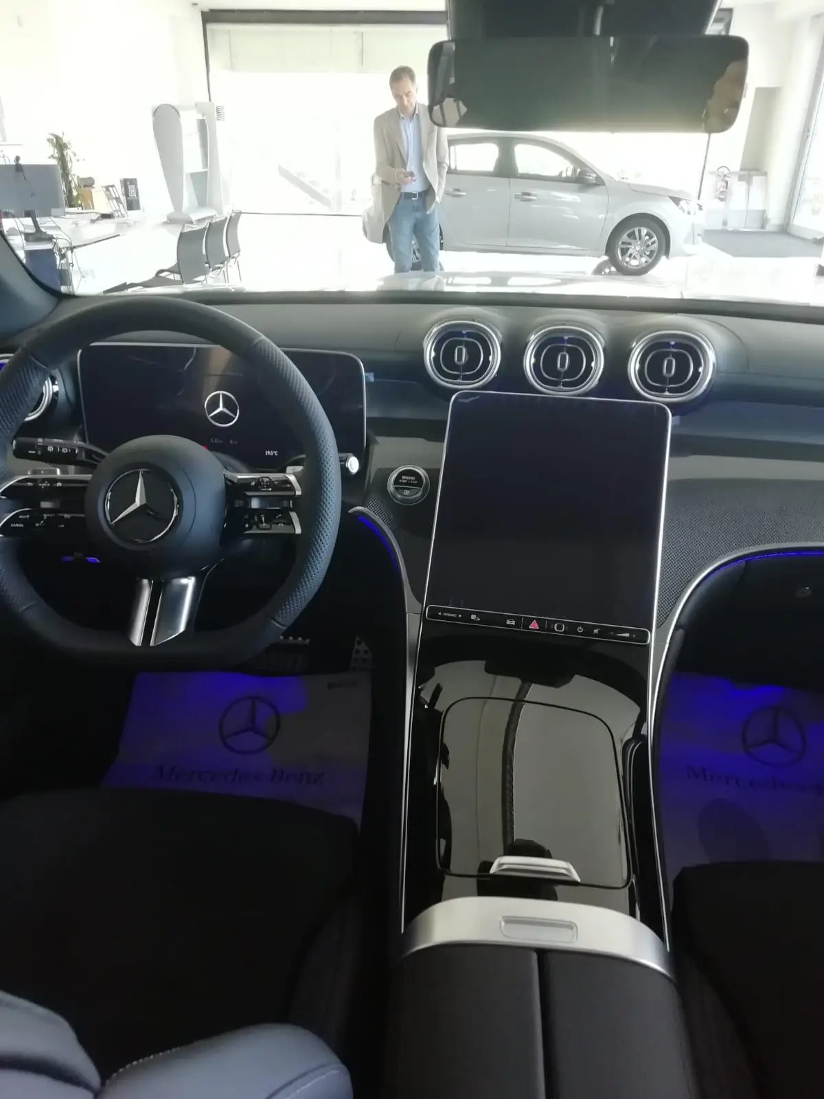 Mercedes Benz GLC 2025, extérieur — Super Car Rental Switzerland, Switzerland. Mercedes Benz GLC in Switzerland Louer le Mercedes Benz GLC 2025 en Suisse répond à une…