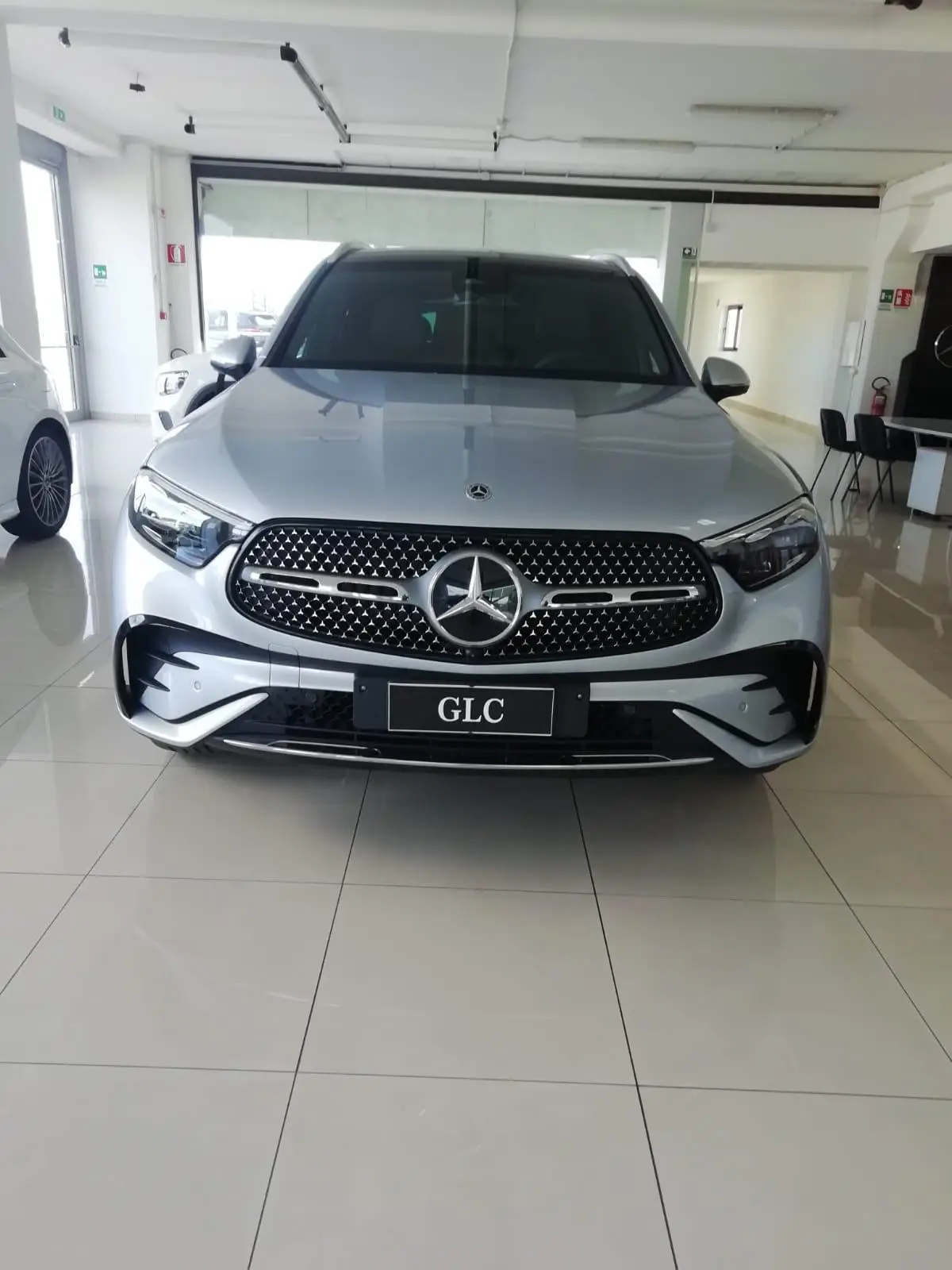 Mercedes Benz GLC 2025, vue avant — Super Car Rental Switzerland, Switzerland. Mercedes Benz GLC in Switzerland Louer le Mercedes Benz GLC 2025 en Suisse répond à une…