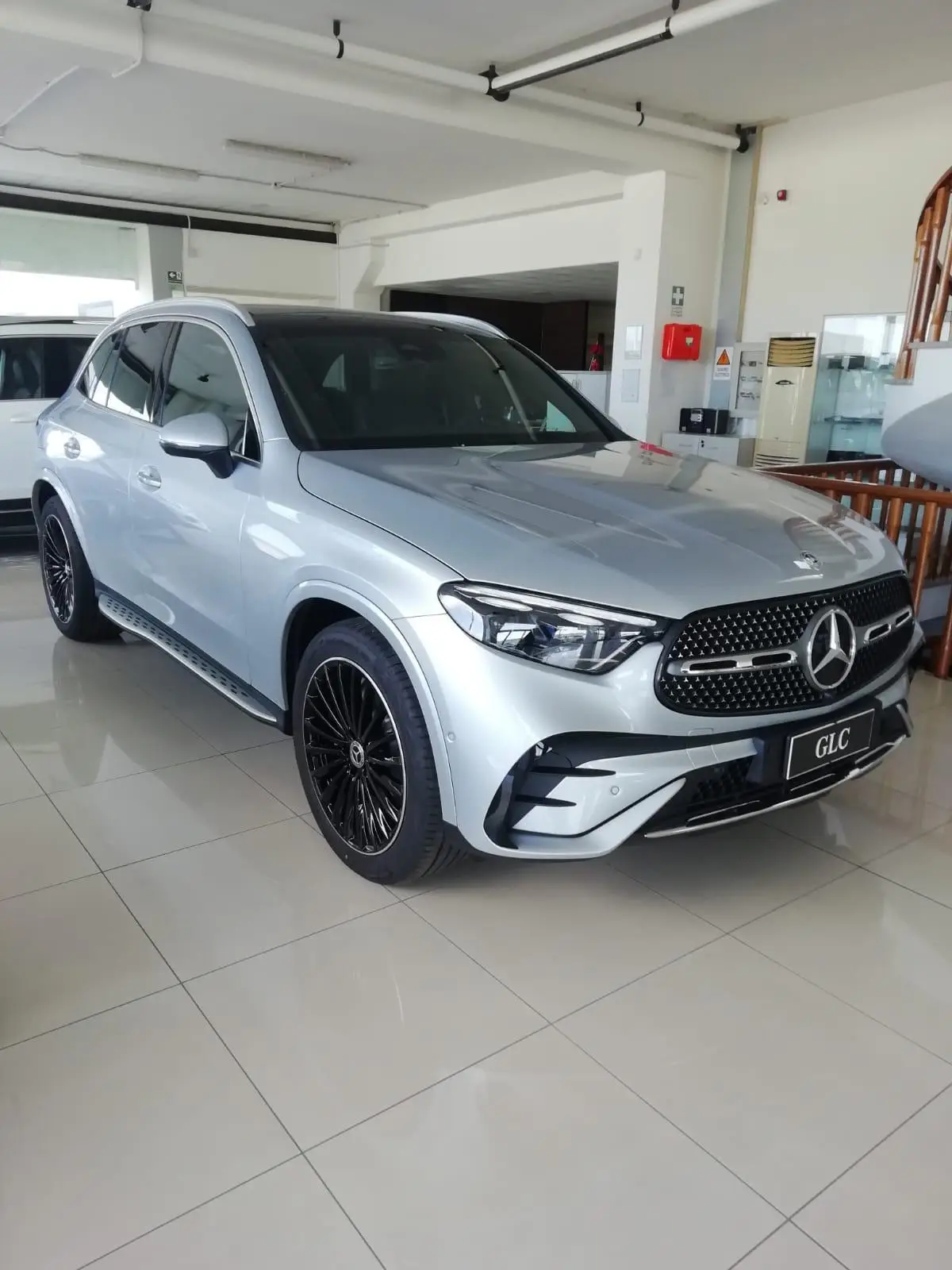 Mercedes Benz GLC 2025, vue arrière — Super Car Rental Switzerland, Switzerland. Mercedes Benz GLC in Switzerland Louer le Mercedes Benz GLC 2025 en Suisse répond à une…