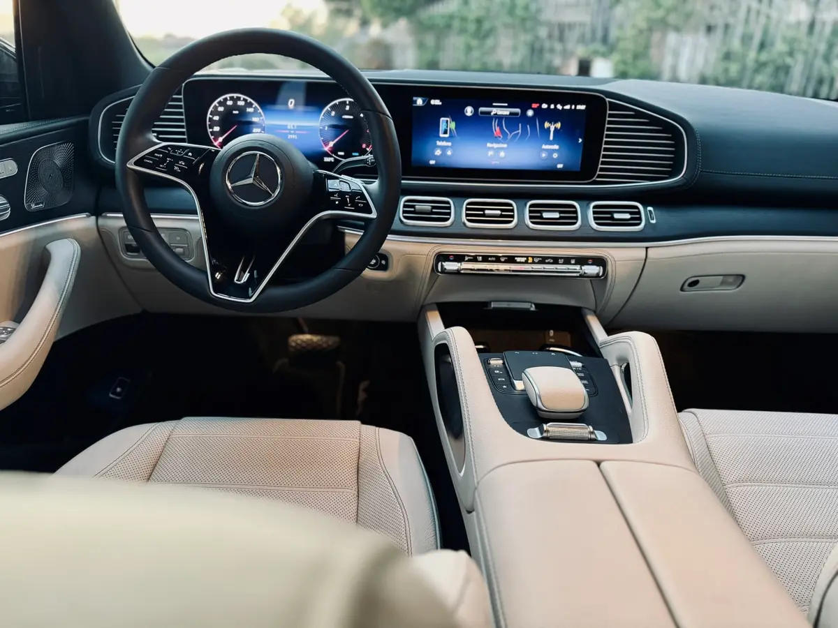 Mercedes Benz GLE 450 AMG 2024, extérieur — Super Car Rental Switzerland, Switzerland. Mercedes Benz GLE 450 AMG in Switzerland La Mercedes Benz GLE 450 AMG 2024 est proposée à…