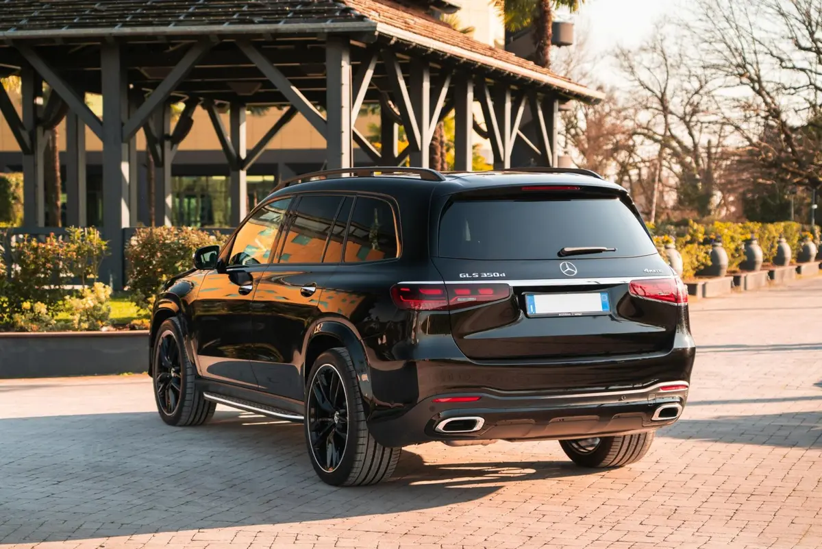 Mercedes Benz GLS-klasse 350 D Exclusive 7 Posti 2025, extérieur — Super Car Rental Switzerland, Switzerland. Mercedes Benz GLS-klasse 350 D Exclusive 7 Posti in Switzerland La Mercedes Benz…