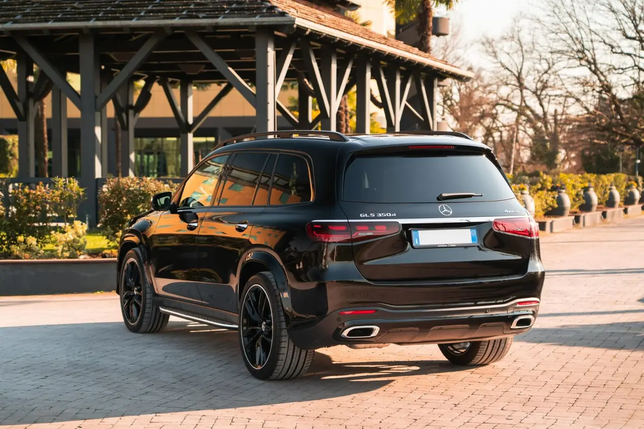 Mercedes Benz GLS-klasse 350 D Exclusive 7 Posti 2025, extérieur — Super Car Rental Switzerland, Switzerland. Mercedes Benz GLS-klasse 350 D Exclusive 7 Posti in Switzerland La Mercedes Benz…