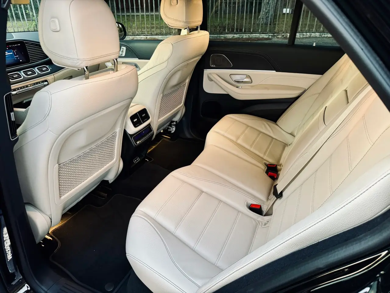 Mercedes Benz GLS Maybach 2022, front view — Super Car Rental Switzerland, Switzerland. Mercedes Benz GLS Maybach in Switzerland The Mercedes Benz GLS Maybach 2022 is available…